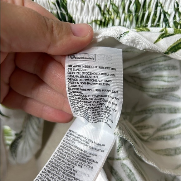 H&M Green White Camisole Top With Smocking Palm Tree Tropical Print Size Large - Picture 9 of 9